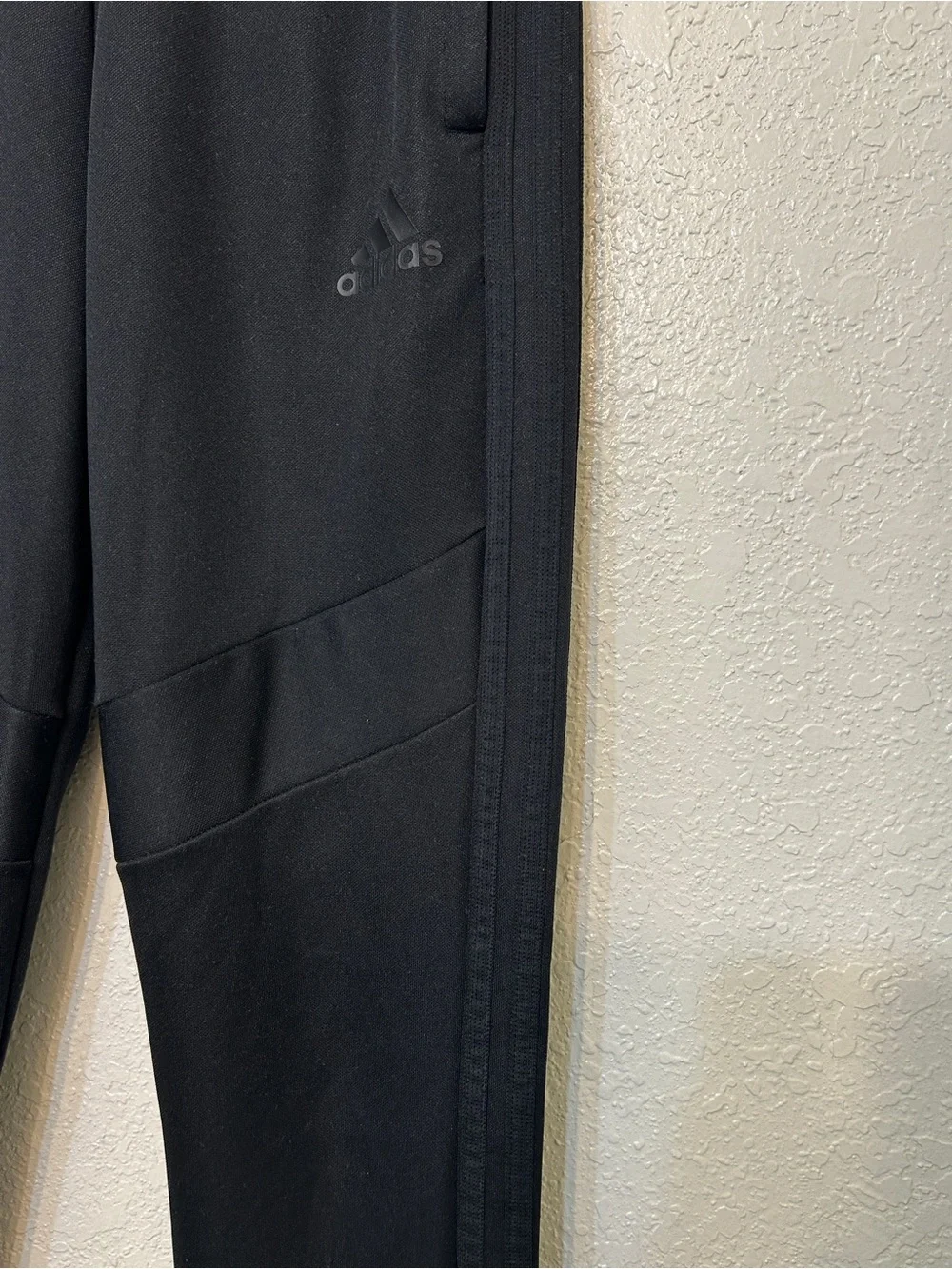 adidas Men’s Black Athletic Joggers with Subtle Paneling size small